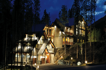 A mansion built by Quiniscoe Homes.